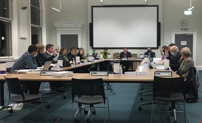 Executive around a table, voting