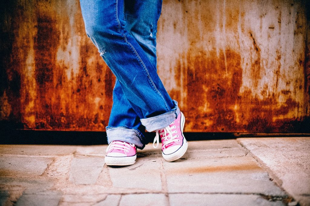 feet, legs, standing-349687.jpg
